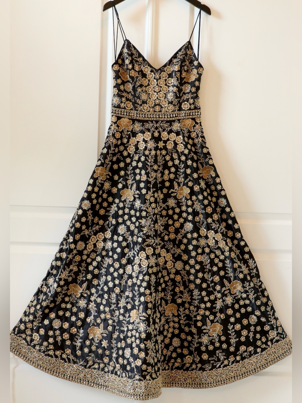 ALICE + OLIVIA DOMENICA EMBELLISHED GOWN - Picture 13 of 17